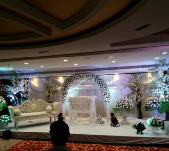 White Drapes With Floral Tree & Arch Theme
