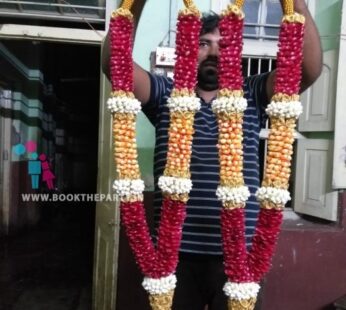 Red Rose Petals with Dagar Garland